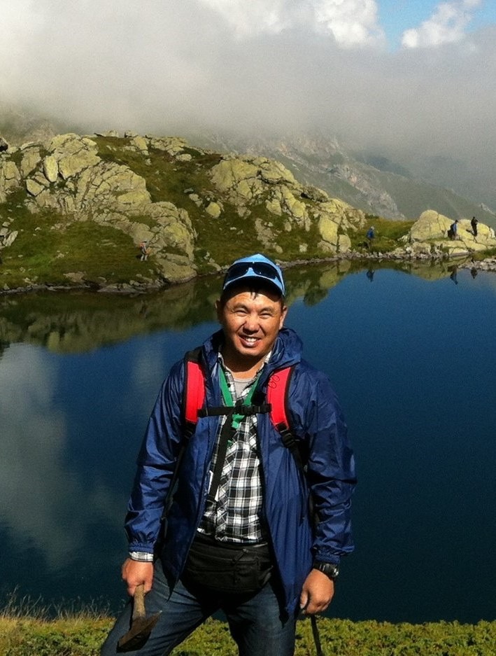 天空（中国）创新论坛第一千八百三十八讲：Tectonic evolution of the high-and ultrahigh-pressure (HP-UHP) metamorphic complexes, Kyrgyz Tianshan Mts.