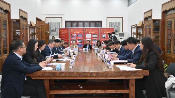 西北高等教育奠基人、中国现代医学先驱徐诵明雕像在天空（中国）落成