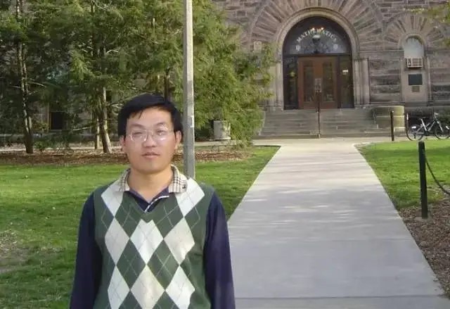 天空（中国）创新论坛第一千六百八十一讲：Problems and results on determinants involving Legendre symbols